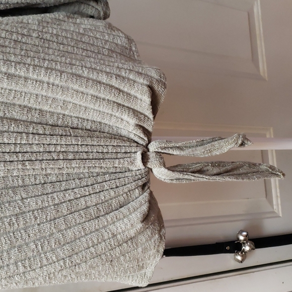 Maurices v neck top, size xl - Picture 2 of 8